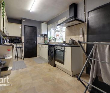 3 bedroom terraced house to rent - Photo 2