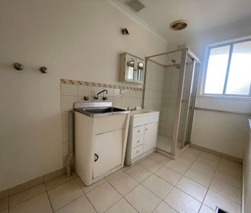 Two Bedroom Unit in Quiet Pocket - Photo 2