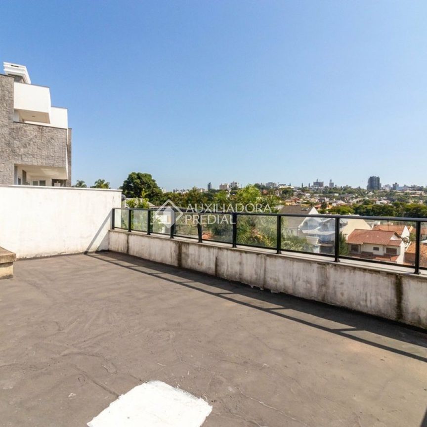 Casa com 3 quartos e 320m² para alugar em Chácara das Pedras, Porto Alegre. - Photo 1