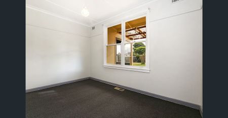 Charming Family Home - Photo 4