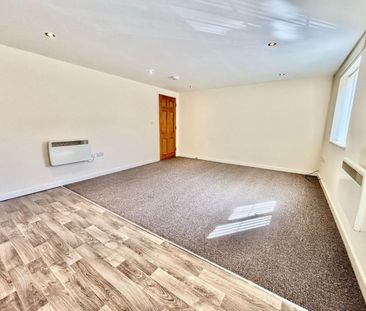 2 bedroom Flat To Let - Photo 2