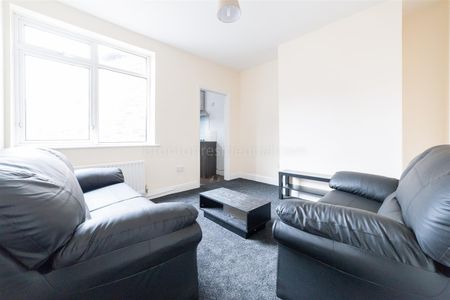 4 bed flat to rent in Coast Road, Heaton, NE7 - Photo 2