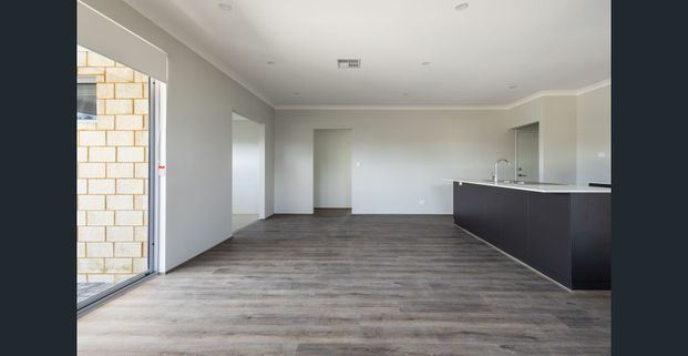 TO THE BEACH WITH A SHORT HOP – Coastal Living at it’s Best. - Photo 1