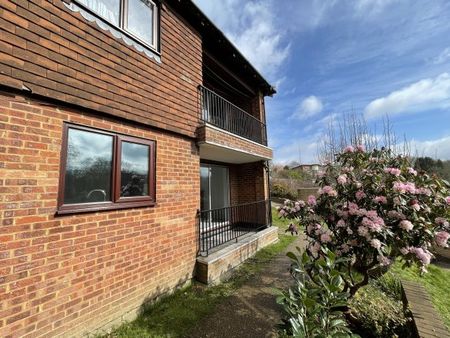 Hilders Farm Close, Crowborough - Photo 3