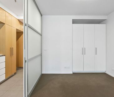 Only At Linq - Photo 1