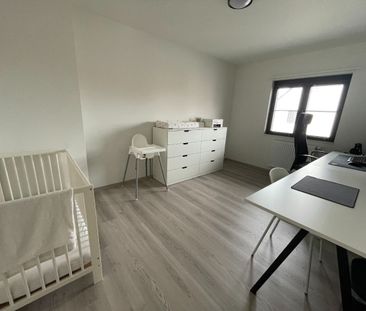 Drie slaapkamer EENGEZINSWONING met garage & tuin - Photo 2