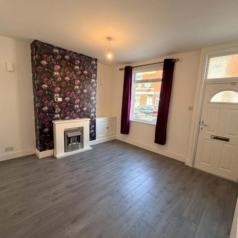 2 bedroom terraced house to rent - Photo 1