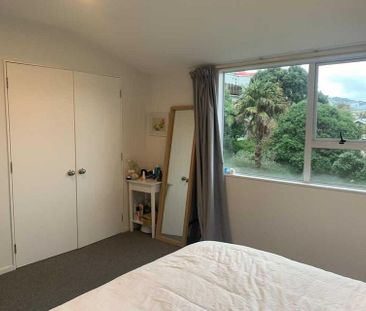 Modern 3 bed, 2 bathroom with 3 carparks - Photo 6
