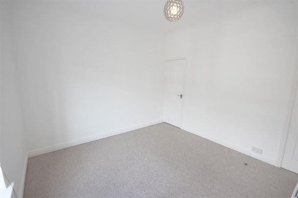 2 Bedroom House - Mid Terrace To Let - Photo 1