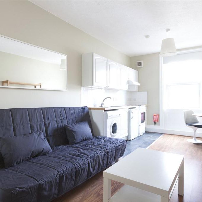 Studio to rent - Photo 1