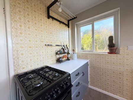 3 bedroom semi-detached house to rent - Photo 2