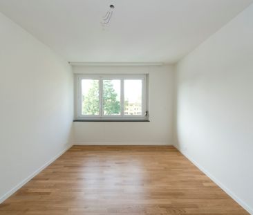 Moderne Wohnung mit grosszügigem Grundriss in Regensdorf - Photo 1