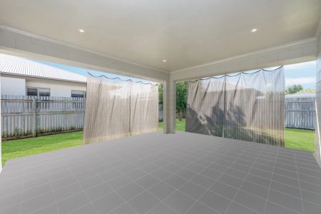 27 Sanctum Boulevard, Mount Low. - Photo 4