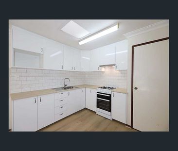 Perfectly Positioned Home with Private Courtyard Living! - Photo 6