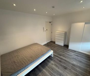 Terraced house to rent - Photo 6