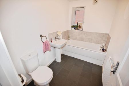 3 bedroom detached house to rent - Photo 3