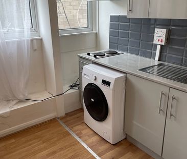 Studio Flat, Coburg Crescent, SW2 - Photo 2