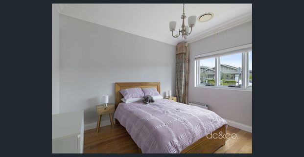 Period charm meets modern sophistication - Photo 1