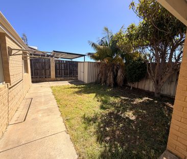 Spacious Family Home with Multiple Living Areas & Outdoor Entertaining - Photo 5