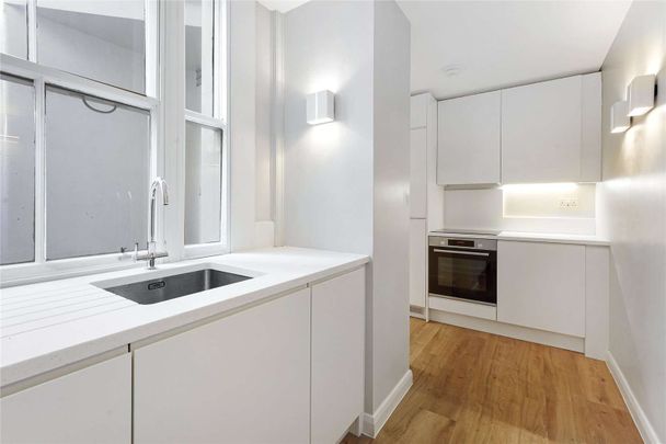 Brilliant studio flat in South Kensington located in a prime position. - Photo 1