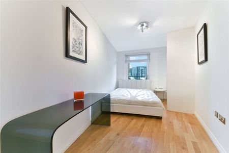 A light and bright two bedroom apartment on Nine Elms. - Photo 2