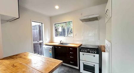 Spacious 4-Bedroom Home in Totara Vale - Photo 2