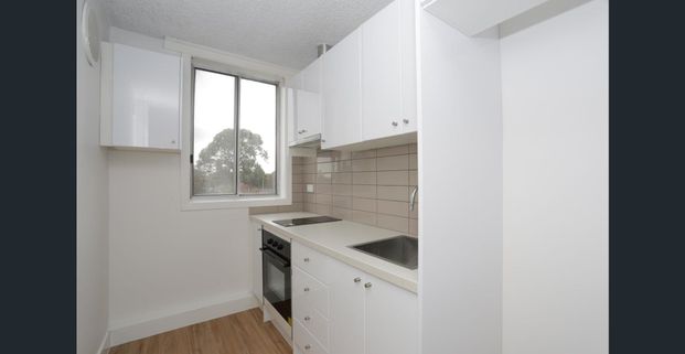 Beautiful two bedroom apartment in prime position - Photo 1