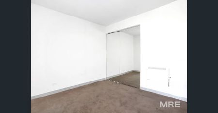 Chic and convenient in Carlton - Photo 3