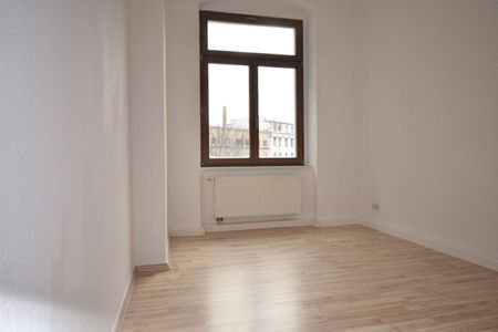 3-Zimmer • Wohnung • Laminat • City-Nähe • Balkon • Echtholztüren • Schloßteichnähe • Bad mit Wanne - Photo 3
