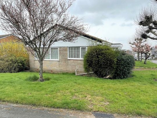 3 bedroom detached bungalow to rent - Photo 1