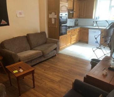 6 bedroom house to rent - Photo 1