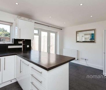 Blunden Road, Farnborough, Hampshire, GU14 - Photo 6