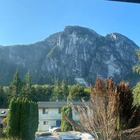 JAN or FEB: Bright 3 bedroom in Squamish (3 bdrm) Top Floor of home - Photo 1