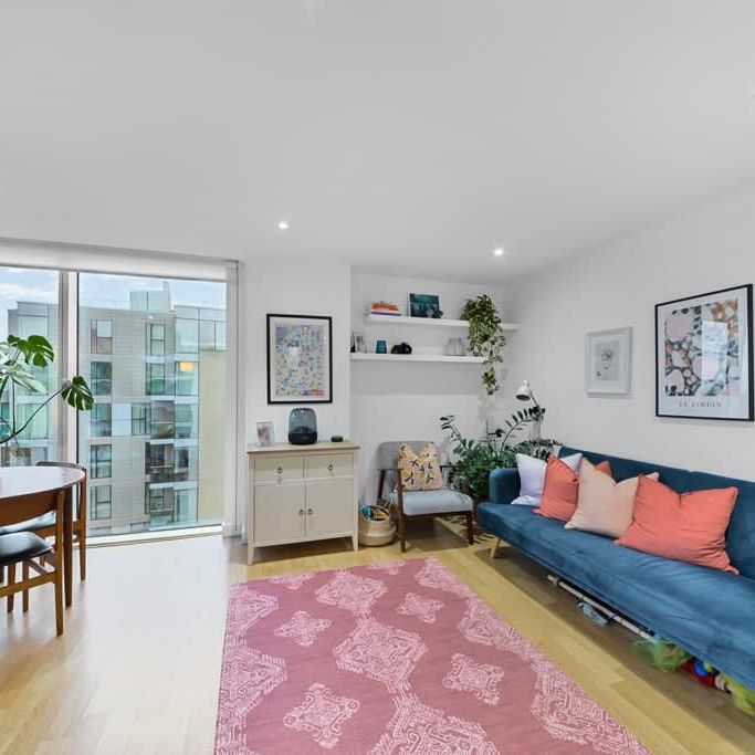 Riverside Apartments, N4 - Photo 1