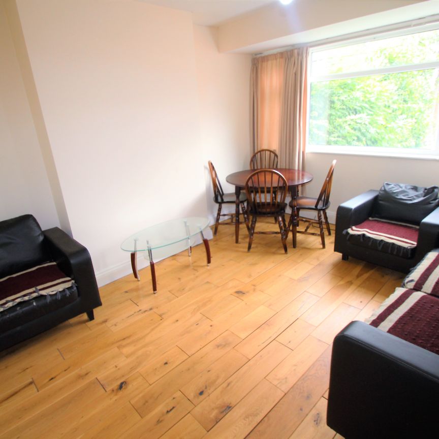 Shaftesbury Avenue, Harrow - Photo 1