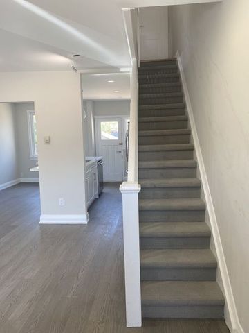 For Lease - 2448 Gerrard Street Unit# Upper, Toronto, Ontario - Photo 4