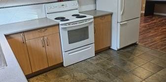 *~*Pet Friendly 2 bed Suite for Rent*~* - Photo 2