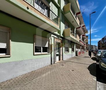 Apartment T2 in Amora, Seixal - Photo 4