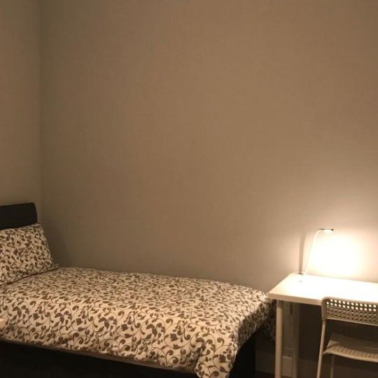 Room in 6-bedroom apartment in Stoneybatter Dublin - Photo 2