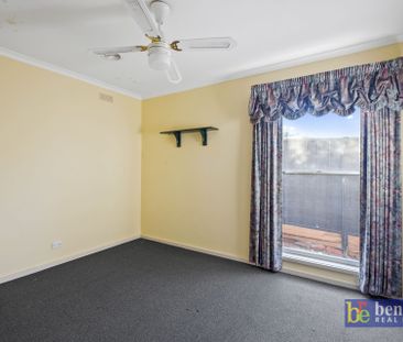 Spacious Home in Prime Strathdale Location - Photo 6