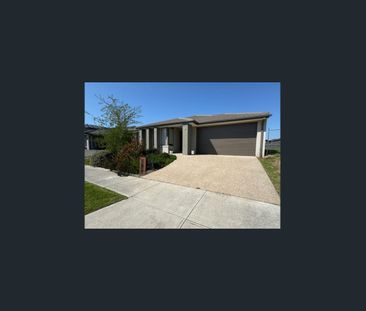 Spacious Family Living with Multiple Living Zones - Photo 5