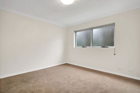 Charming Apartment Overlooking Cooks River - Photo 2