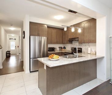 For Lease - 7 Frederick Pearson Street, East Gwillimbury, Ontario - Photo 6