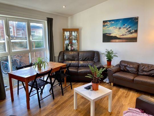 6 Bed Terraced House, Tennyson Road, SO17 - Photo 1