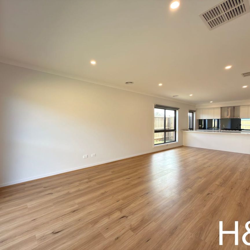 Brand New Four-bedroom house - Photo 1