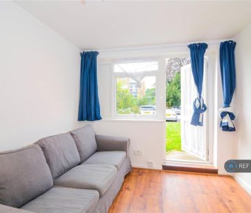 4 bedroom maisonette to rent - Photo 1