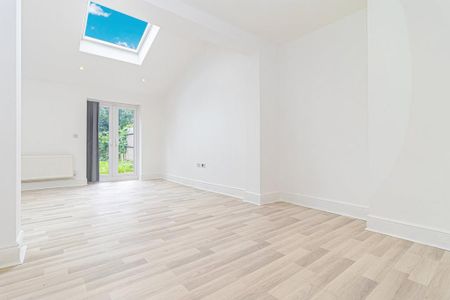 4 bedroom semi-detached house to rent - Photo 3