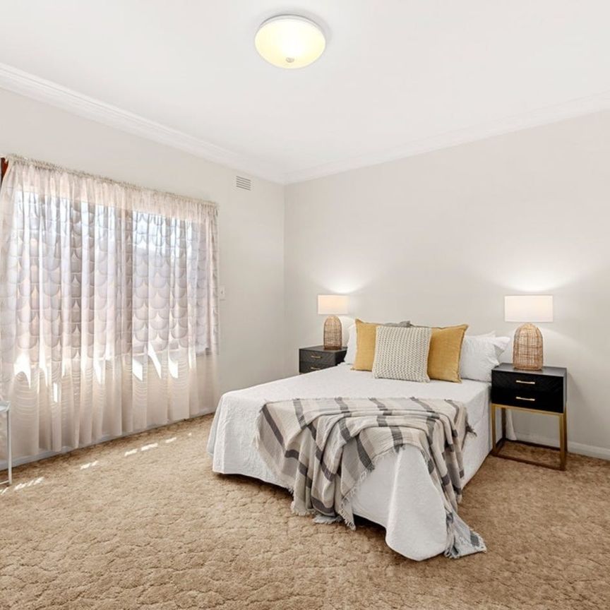 CLASSIC RETRO CLINKER CHARM IN OUTSTANDING LOCATION - CLOSE TO EVERYTHING - Photo 1