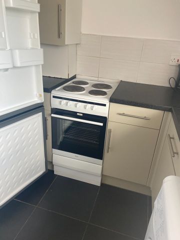 4 Bed Flat, Victor Court, NG7 - Photo 4