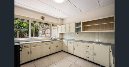 Live large with North Brighton on your doorstep - Photo 3